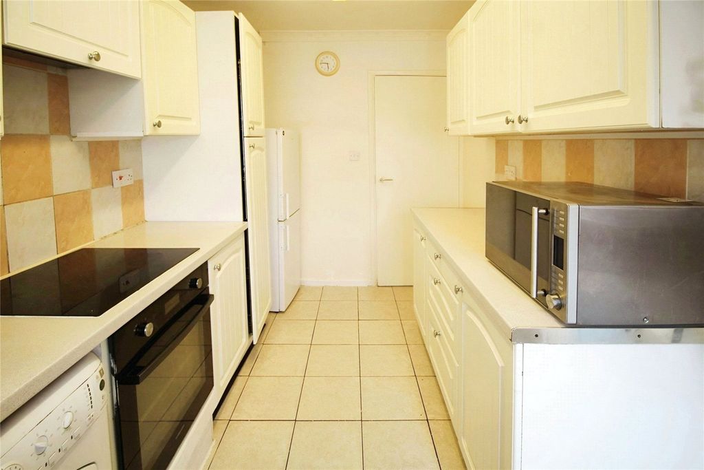 Property photo 3 of 8 Kitchen