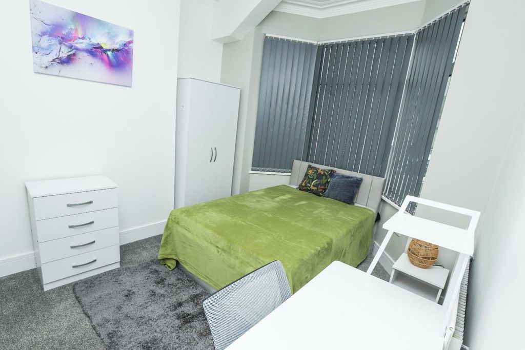 Property photo 1 of 30 56 Wellesley #1.Jpg