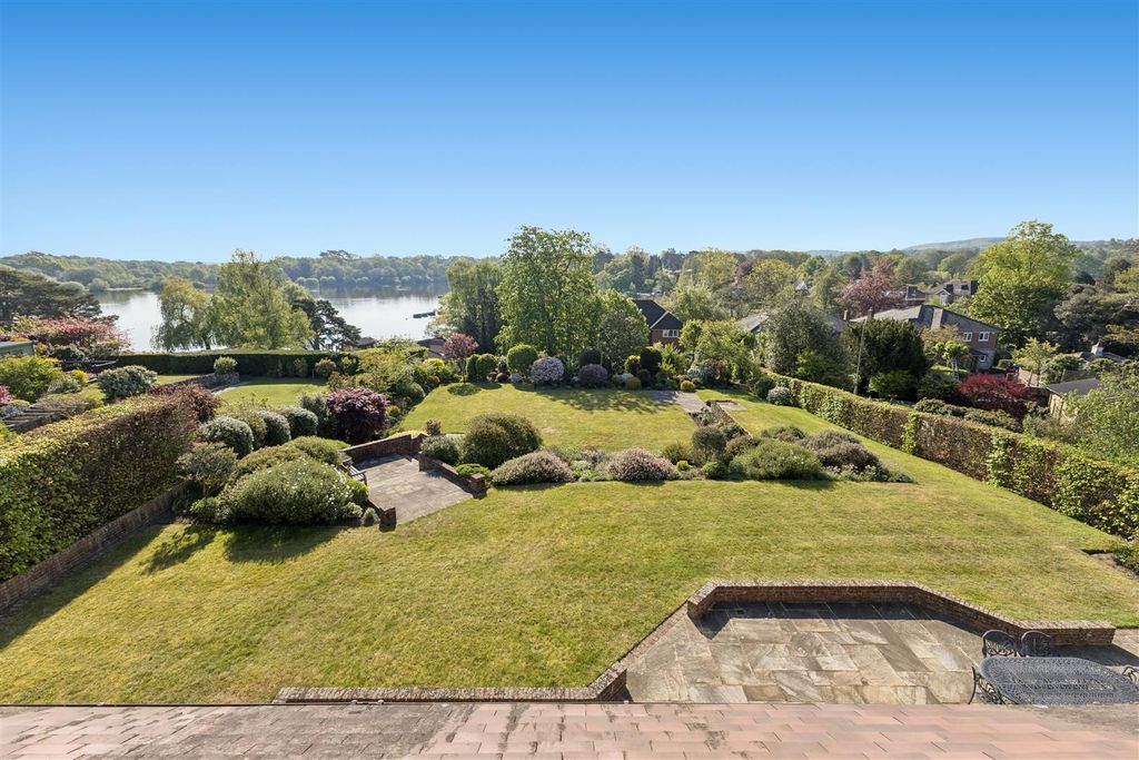 Property photo 2 of 30 Gardens &amp; View
