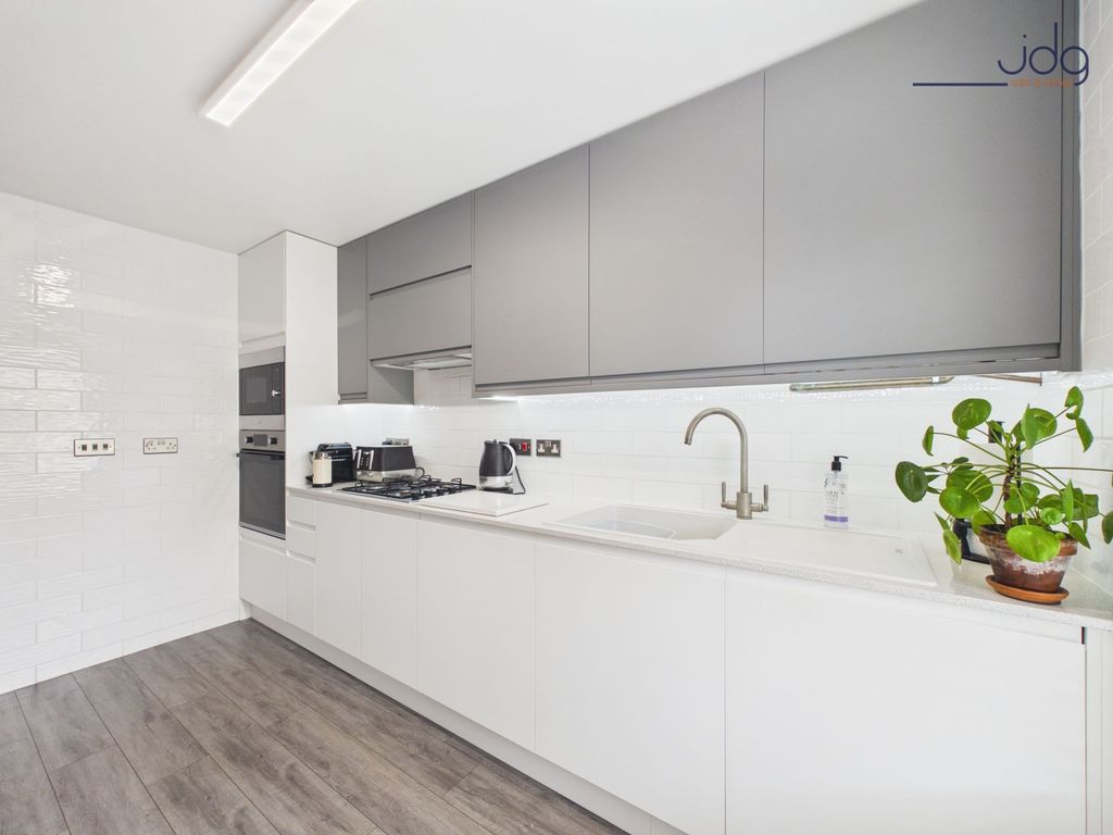 Property photo 2 of 18 Kitchen