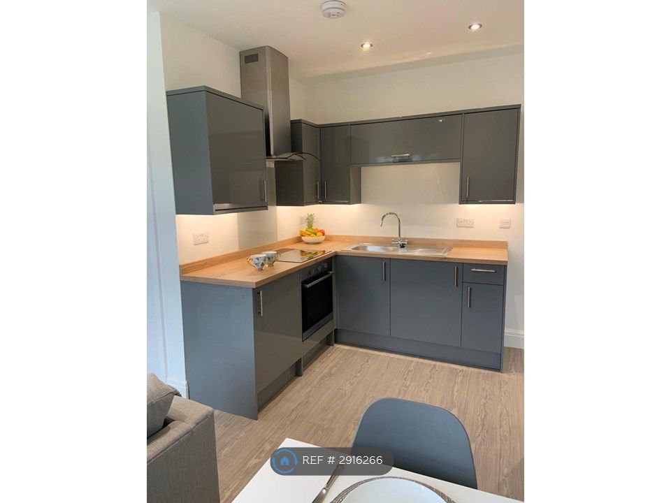 Property photo 3 of 12 Kitchen