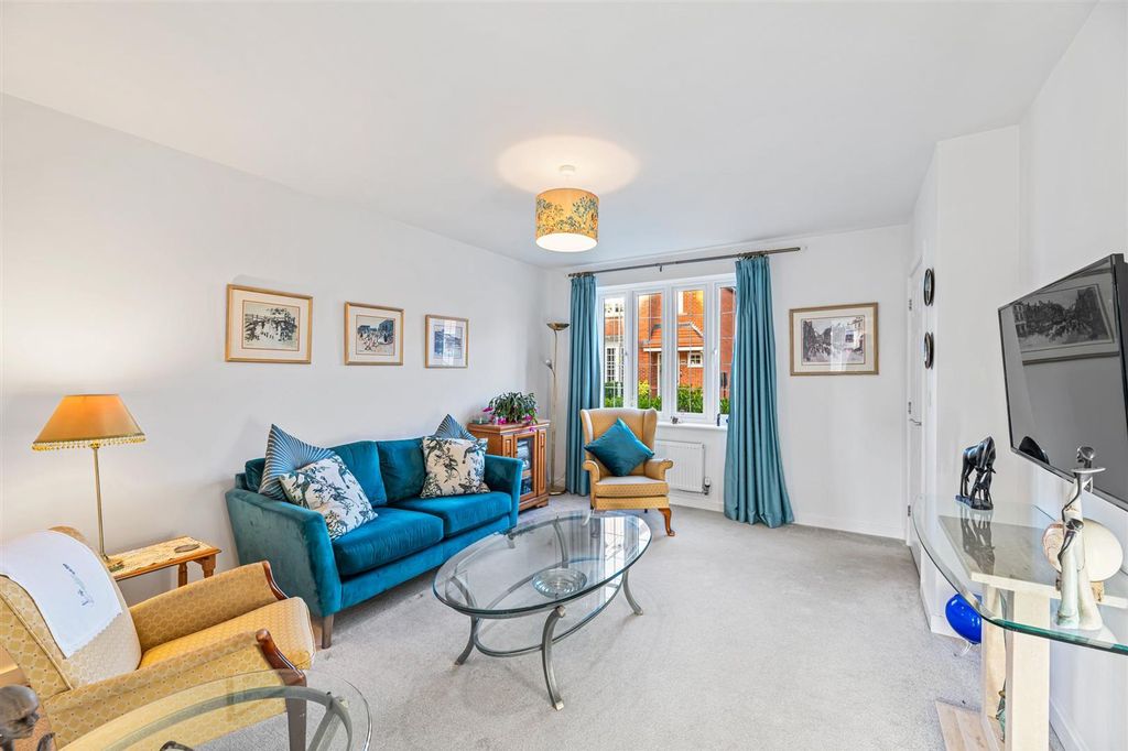 Property photo 3 of 17 Lounge