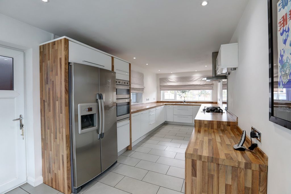 Property photo 2 of 36 Kitchen Area