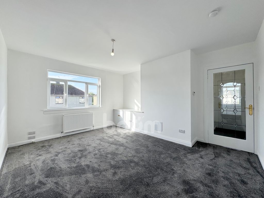 Property photo 2 of 23 Lynn Avenue, Dalry Lounge Shot