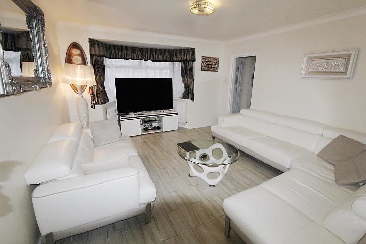 Property photo 2 of 15 Lounge