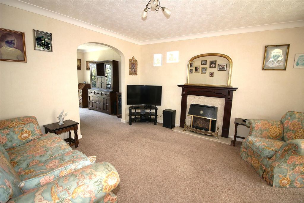 Property photo 2 of 20 Lounge