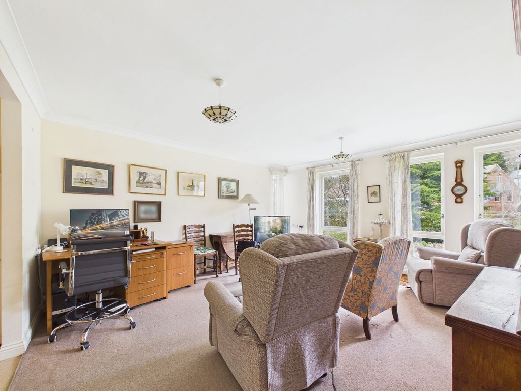 Property photo 3 of 11 Living Room