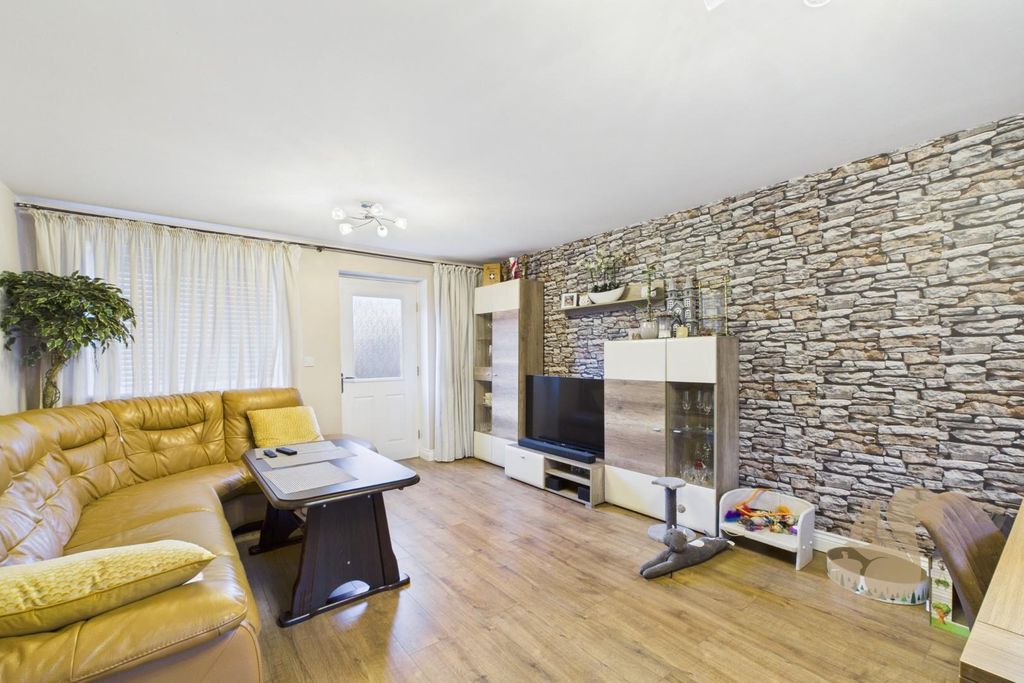 Property photo 3 of 20 Cam01659G0-Pr0706-Still016.Jpg