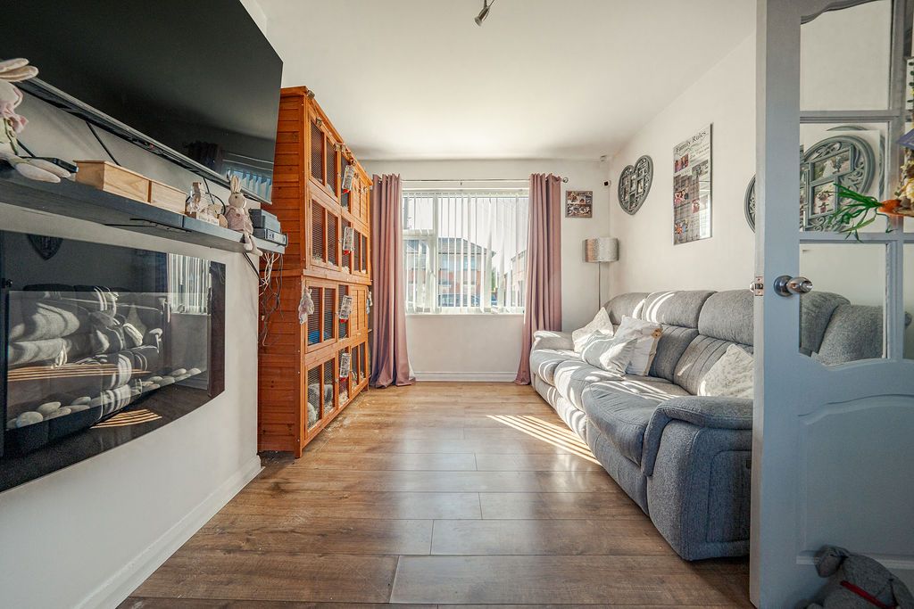 Property photo 3 of 17 Gallery