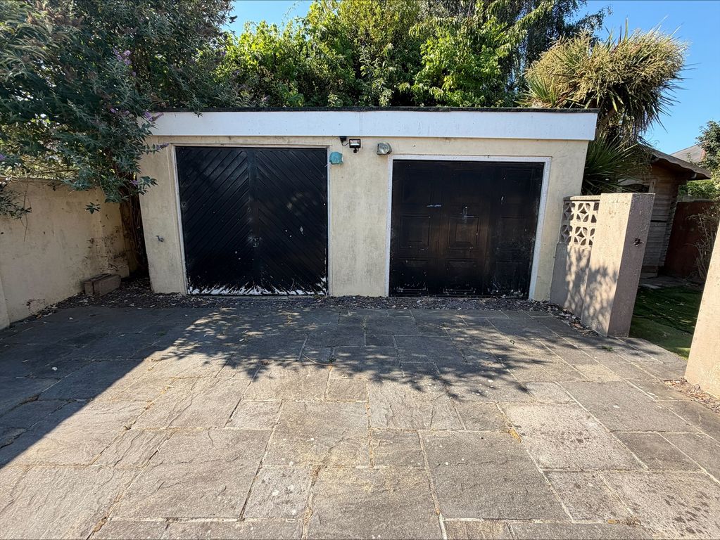 Property photo 2 of 17 14