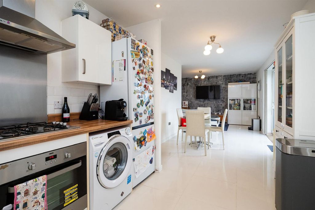 Property photo 3 of 24