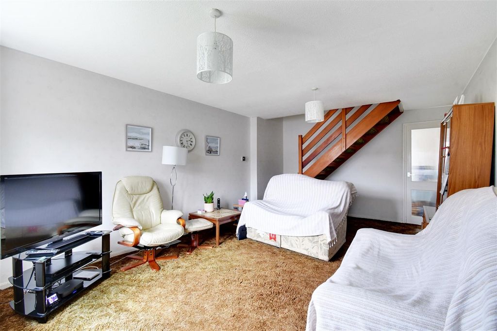 Property photo 3 of 11 Lounge 2.Jpg