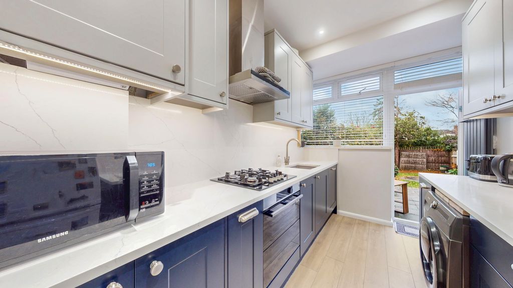 Property photo 2 of 15 3 West Towers - Hdtvtglzzdx5Bme1v23Y