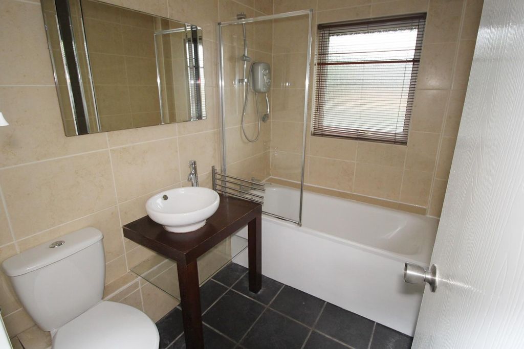 Property photo 2 of 8 Bathroom.Jpg