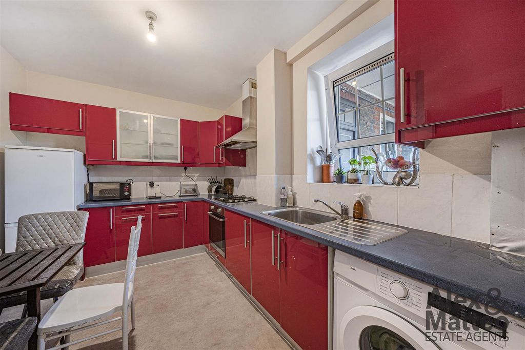 Property photo 3 of 20 Hazelwood House