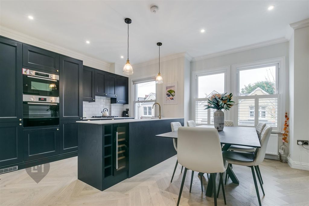 Property photo 1 of 10 Kitchen/Dining Room