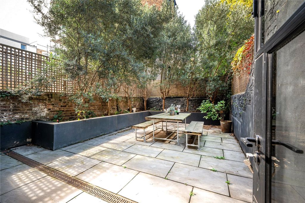 Property photo 1 of 10 Garden