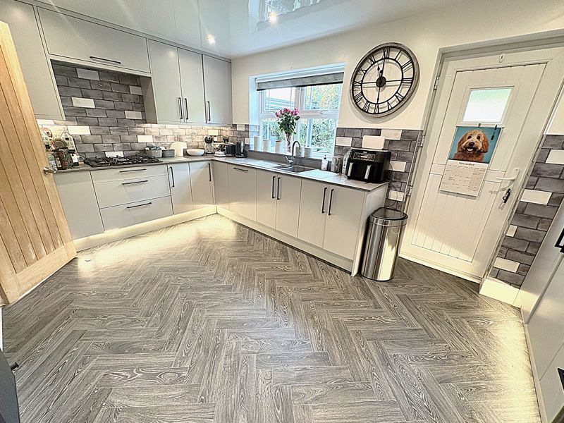 Property photo 3 of 16 Photo 7