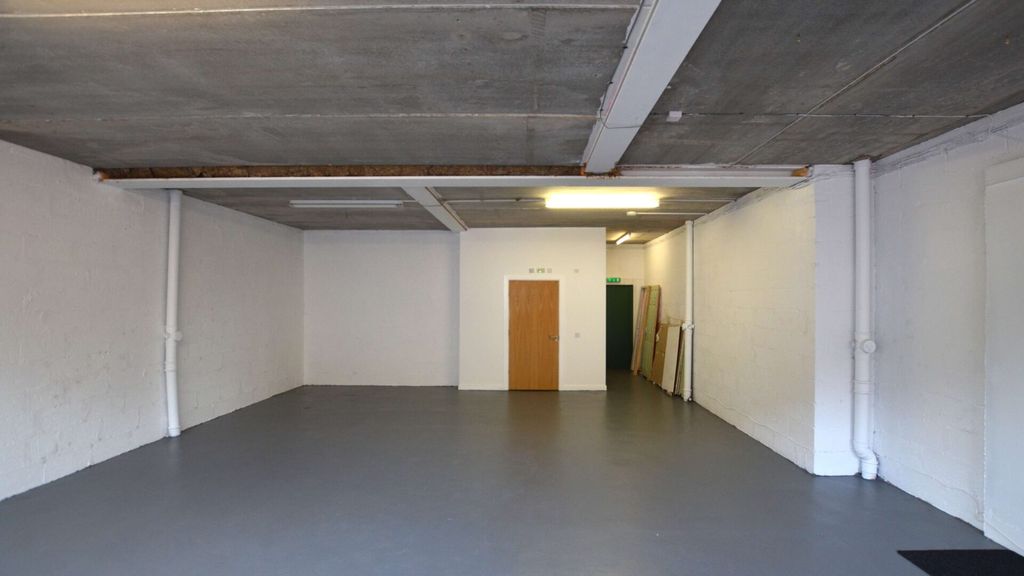 Property photo 3 of 7 10-2-St-Andrew-Street-Dalkeith-Retail-05