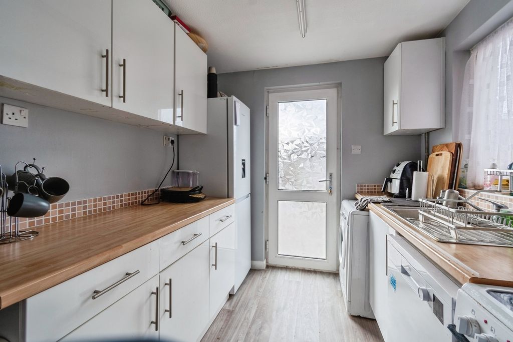 Property photo 2 of 20 Kitchen