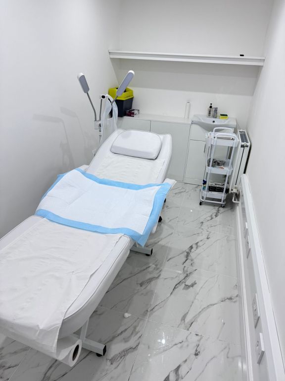 Property photo 1 of 7 Basement Commercial Unit To Let €“ £2,500 Pcm