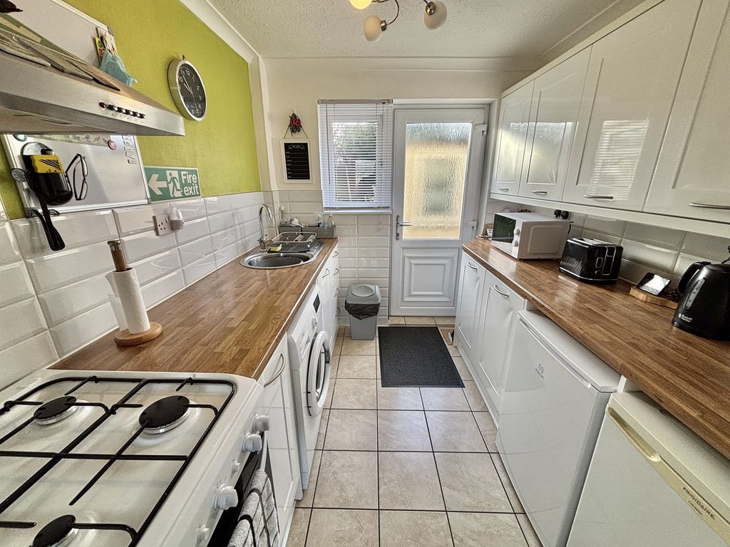 Property photo 2 of 9 Kitchen