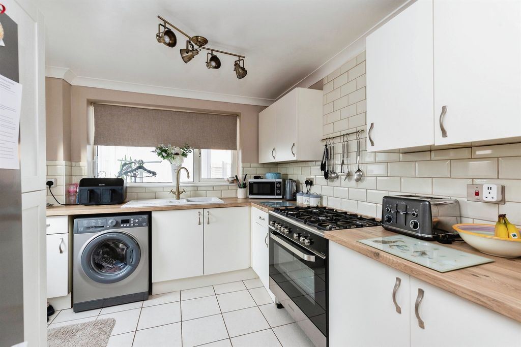 Property photo 2 of 17