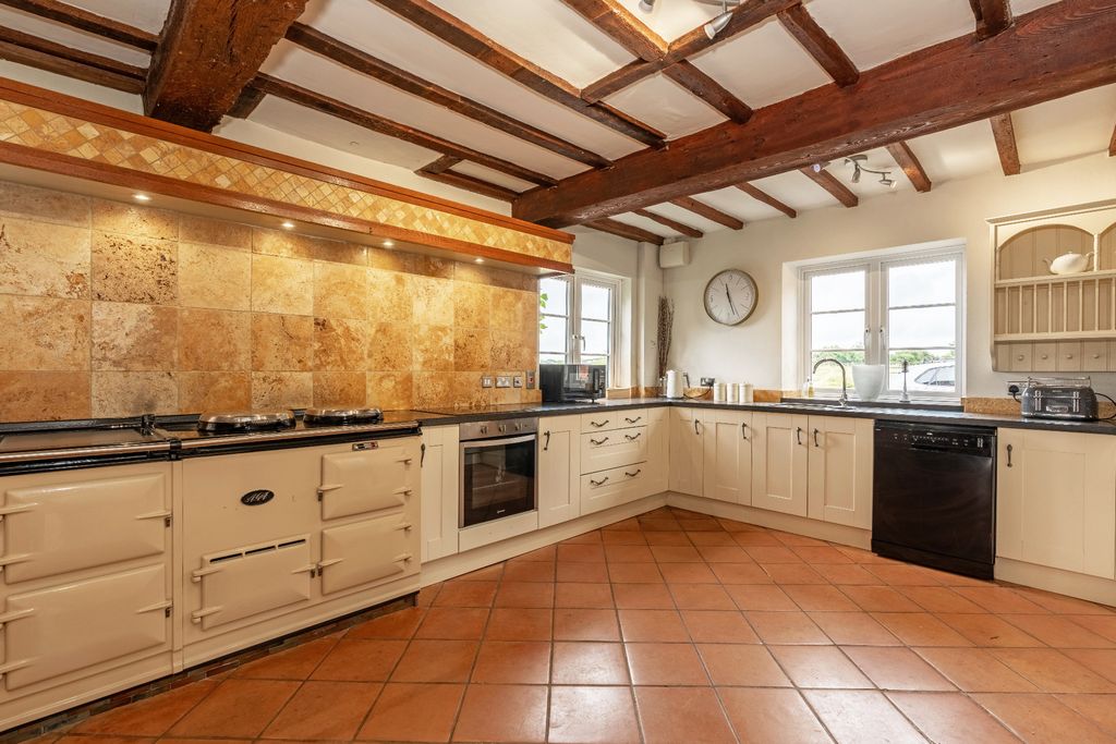 Property photo 3 of 34