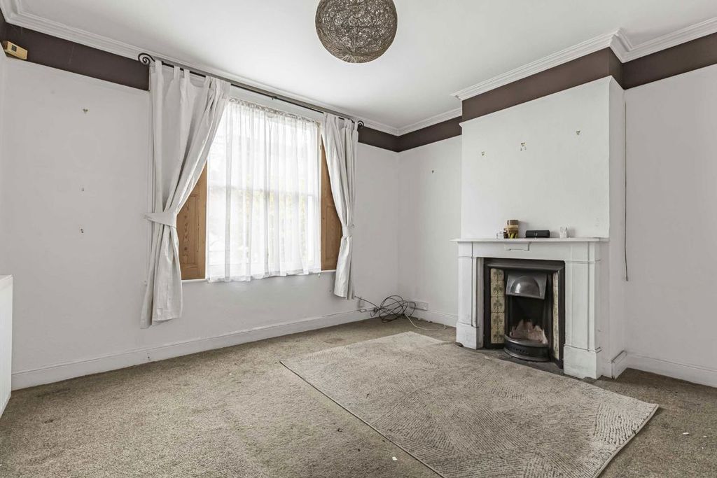 Property photo 2 of 6