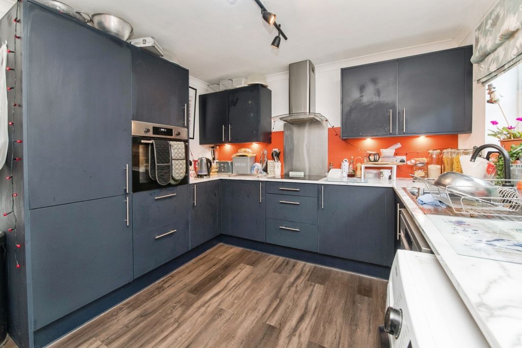 Property photo 2 of 17 Photo