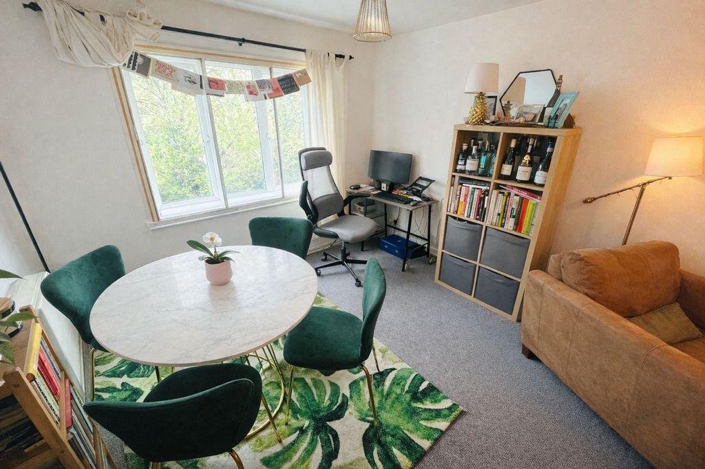 Property photo 3 of 6