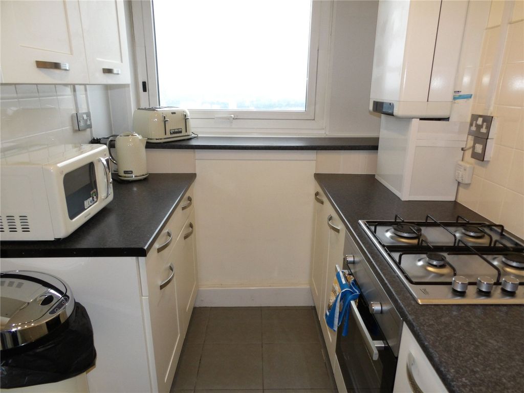 Property photo 3 of 9 Kitchen