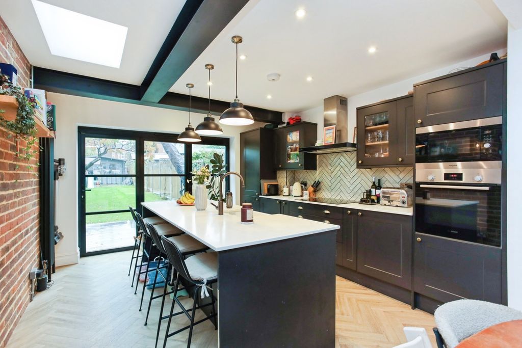 Property photo 2 of 19 Pbox-Img.Jpg