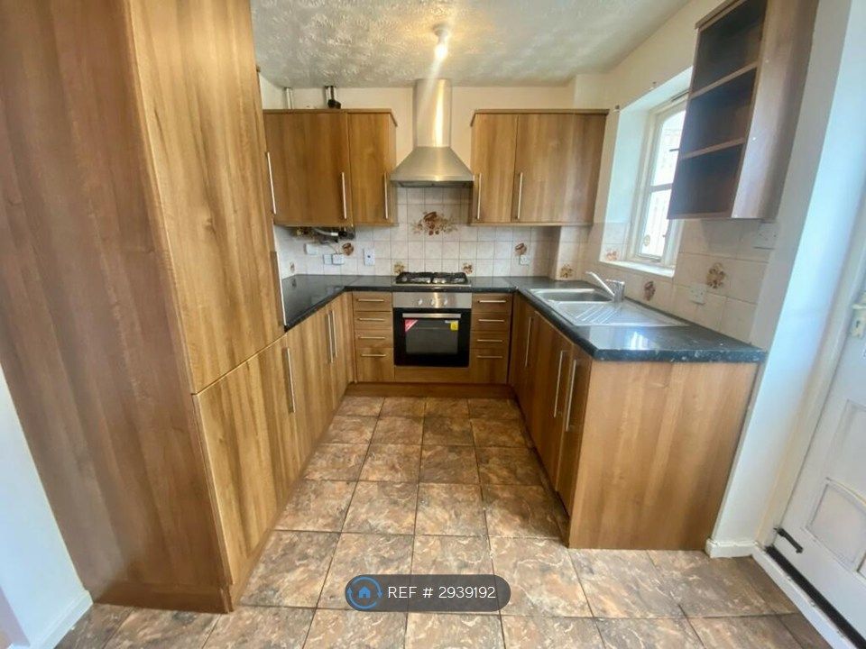 Property photo 3 of 12 Kitchen