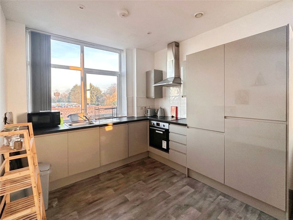 Property photo 2 of 6 Kitchen