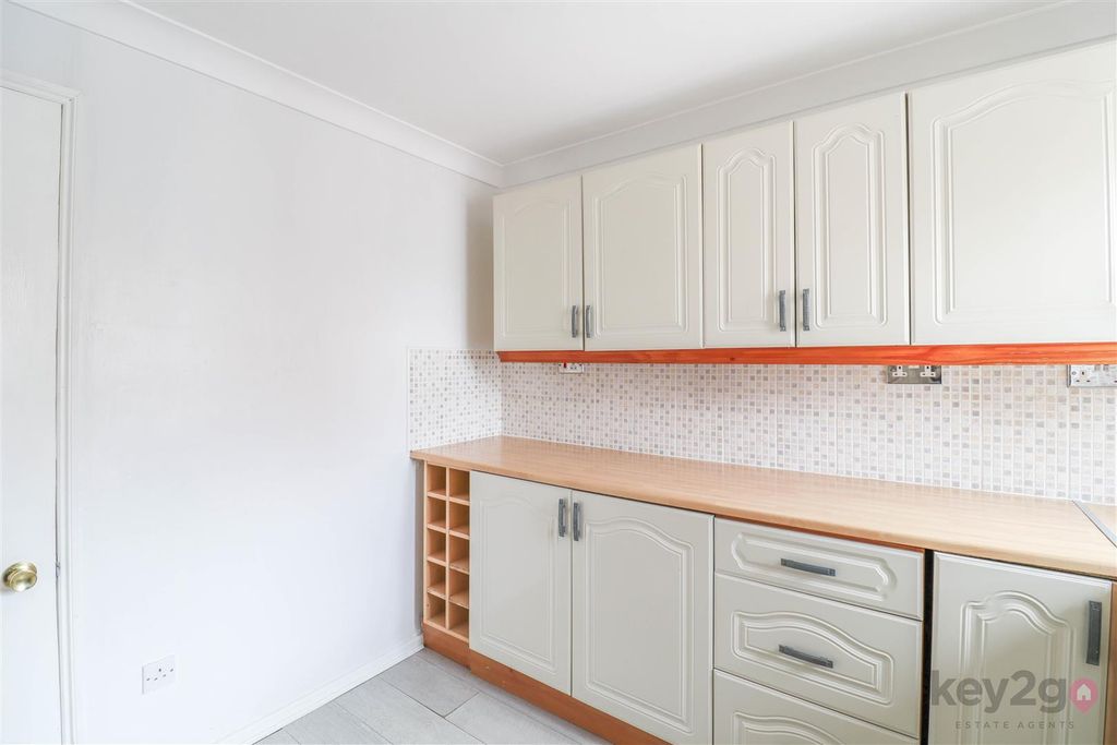 Property photo 3 of 28 Kitchen
