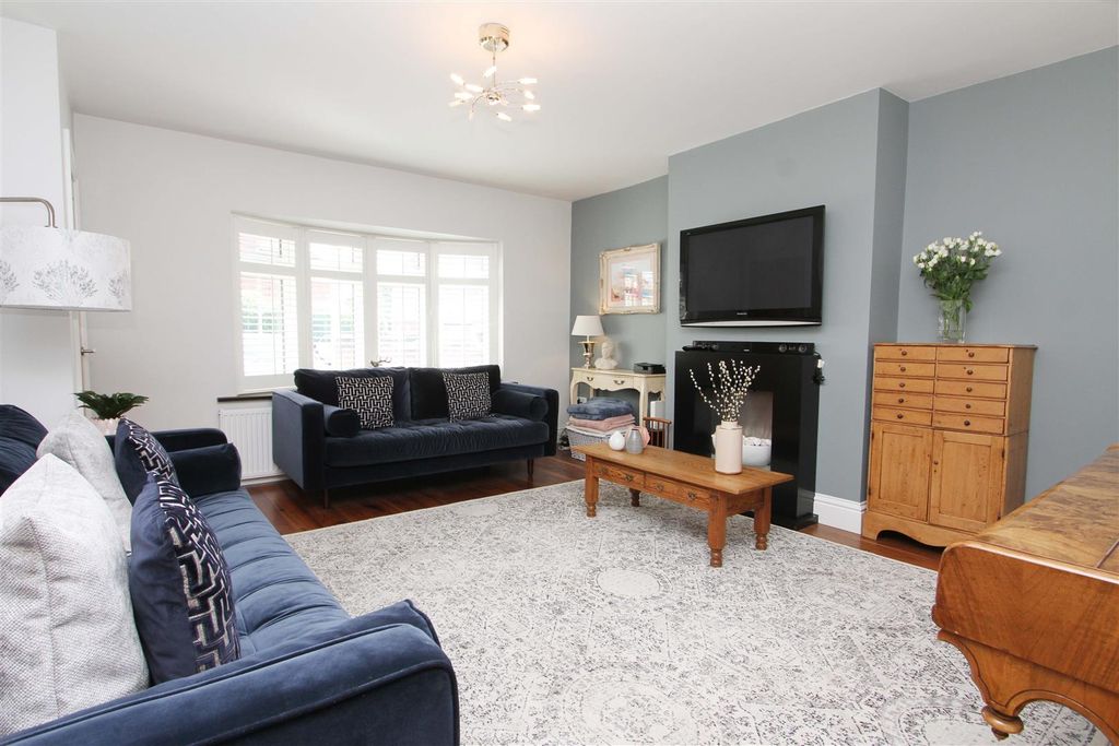 Property photo 2 of 19 Living Room