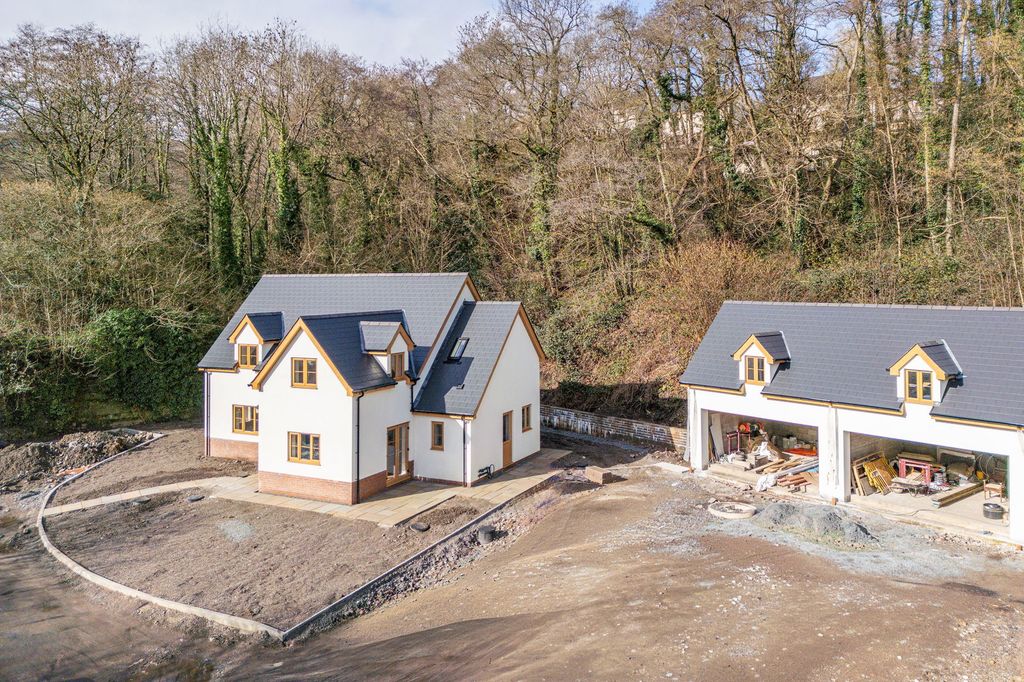 Property photo 2 of 41