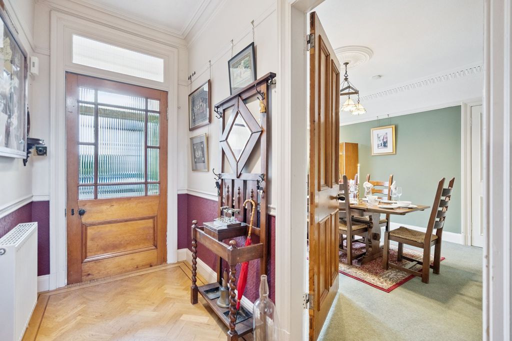 Property photo 3 of 41