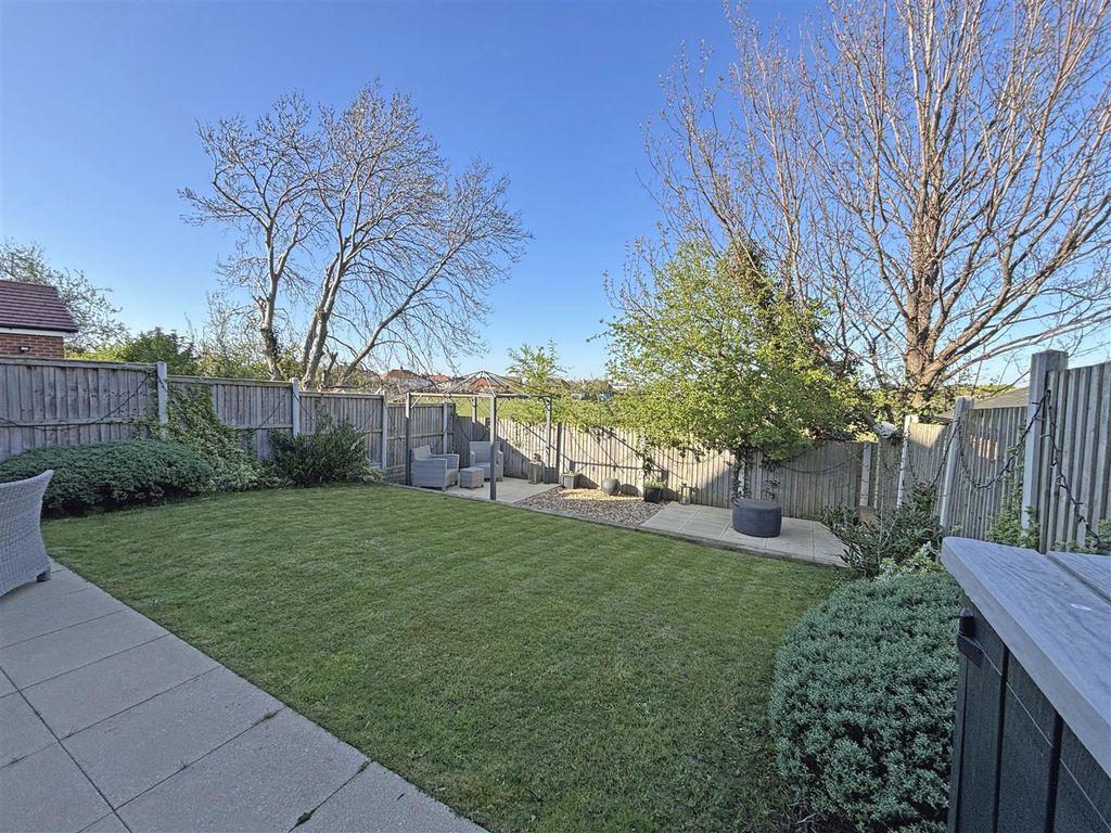 Property photo 2 of 25 Garden.Jpg