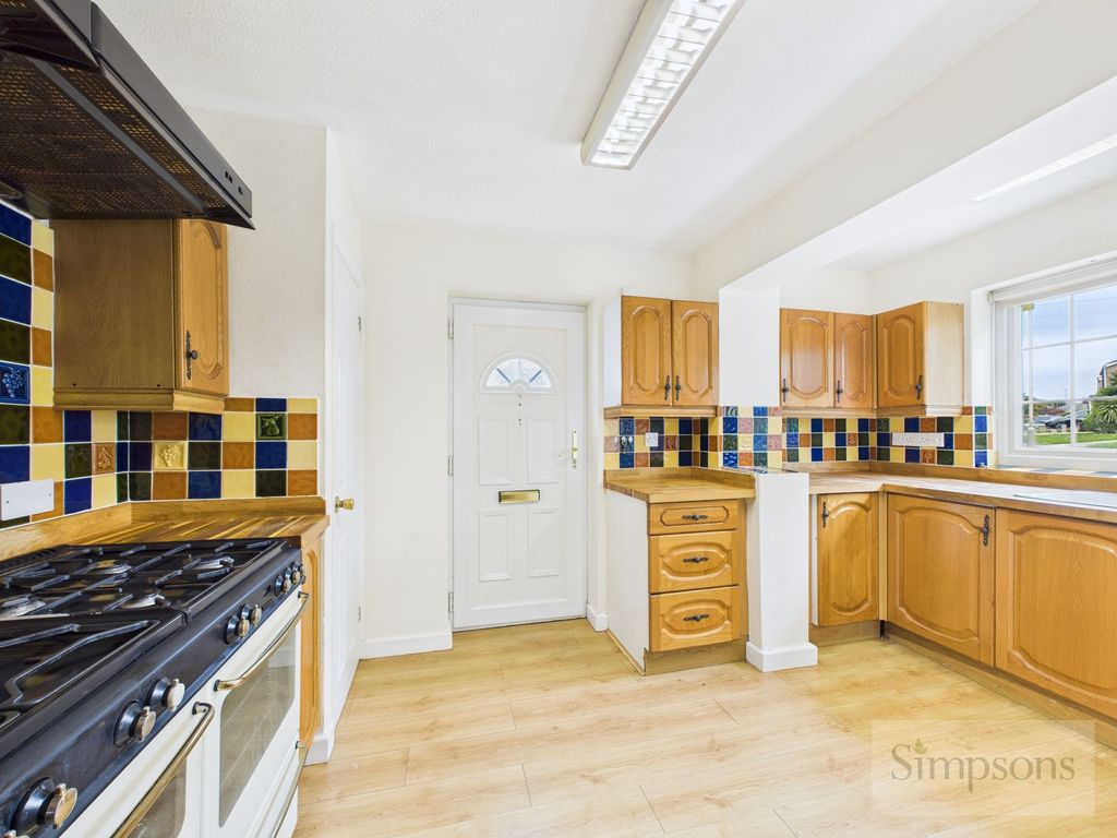 Property photo 3 of 17 Kitchen