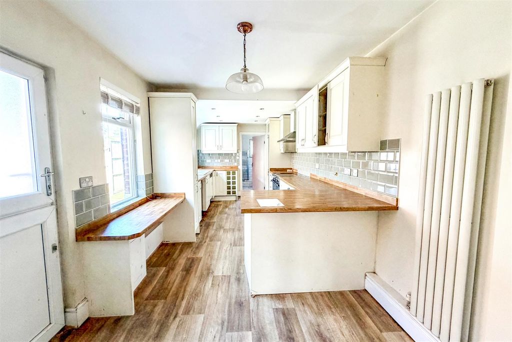 Property photo 3 of 15 Kitchen/Breakfast Room
