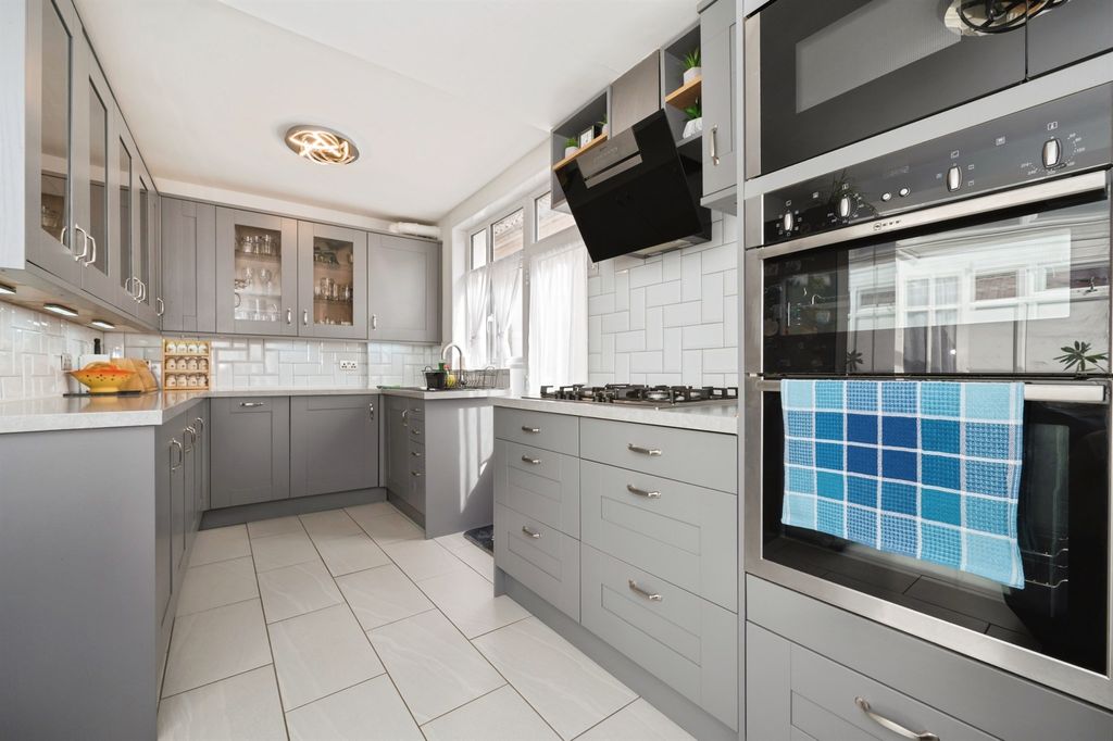 Property photo 2 of 13