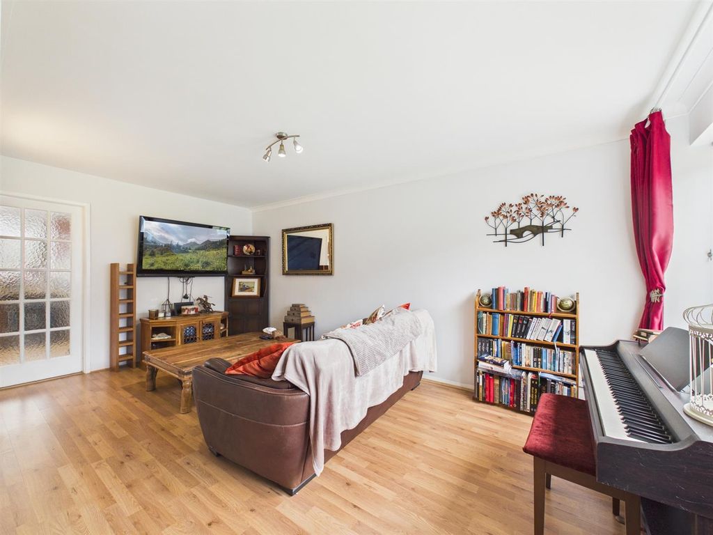 Property photo 3 of 19 Cam02435G0-Pr0207-Still015.Jpg