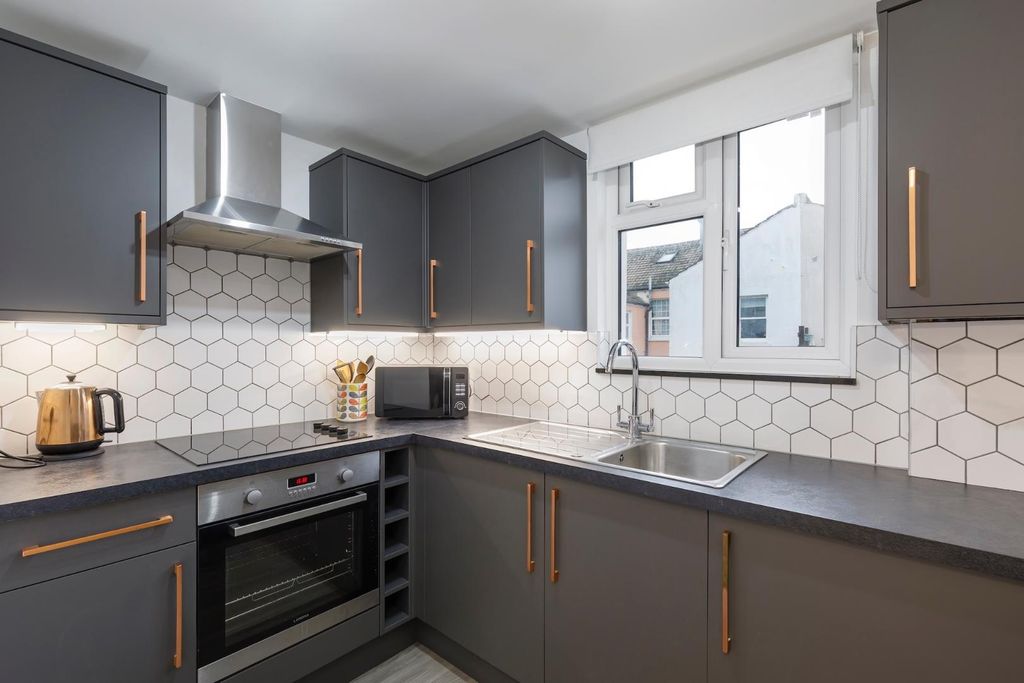 Property photo 3 of 6 Kitchen