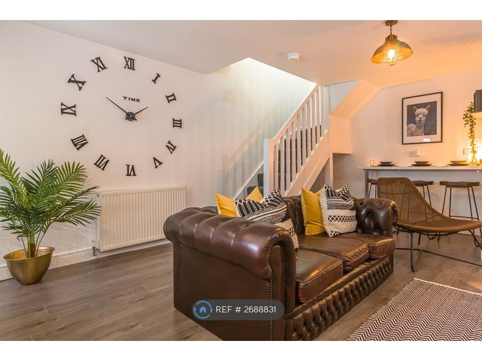 Property photo 1 of 16 Kitchen / Living