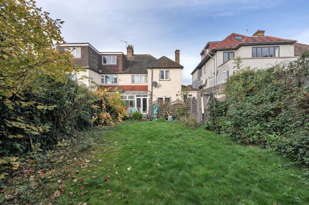 Property photo 2 of 32 Picture No. 16