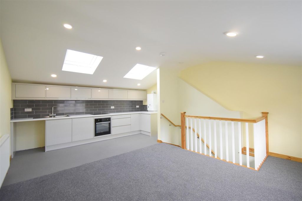 Property photo 2 of 12 Lounge/Kitchen