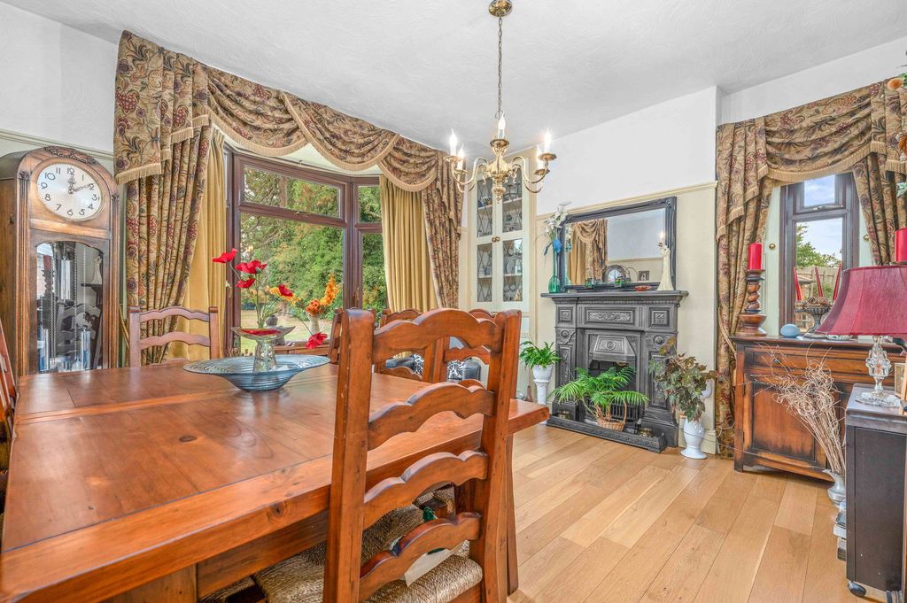 Property photo 3 of 39
