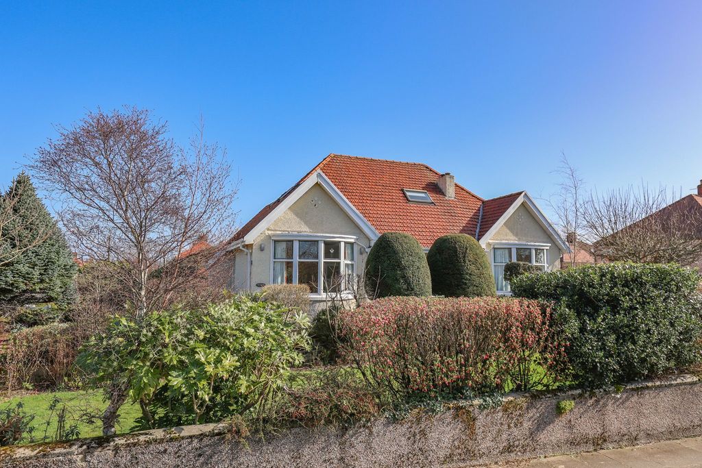 Property photo 1 of 28